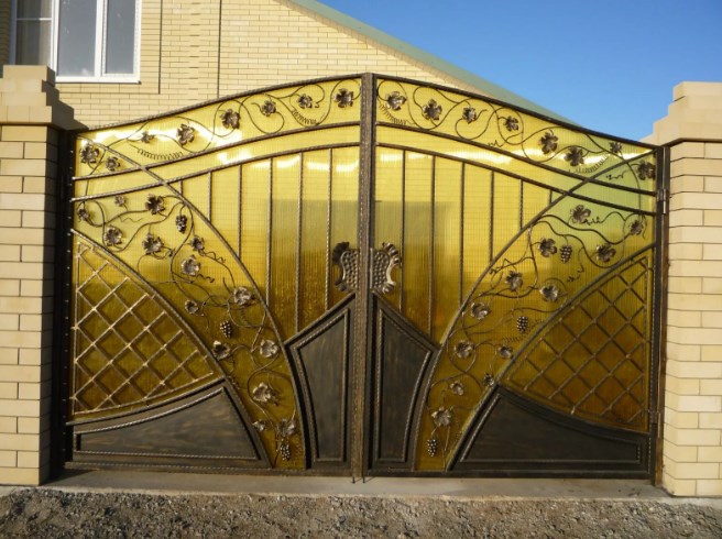 Кованые ворота распашные с калиткой №38 Цена: 13500 руб/м2