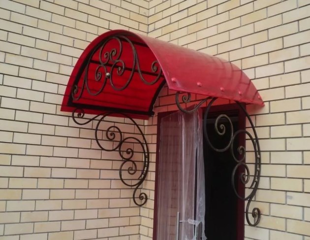 Кованый козырек красный поликарбонат, фото цены от Наковали