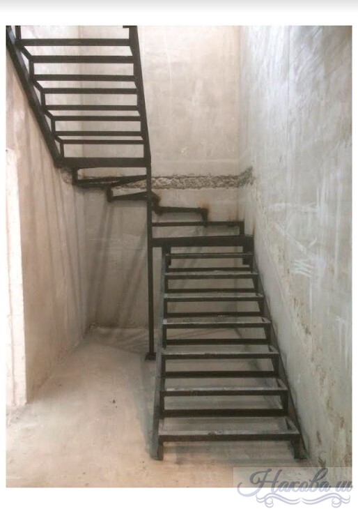 Металлокаркас лестницы с забежными ступенями фото цена от Наковали