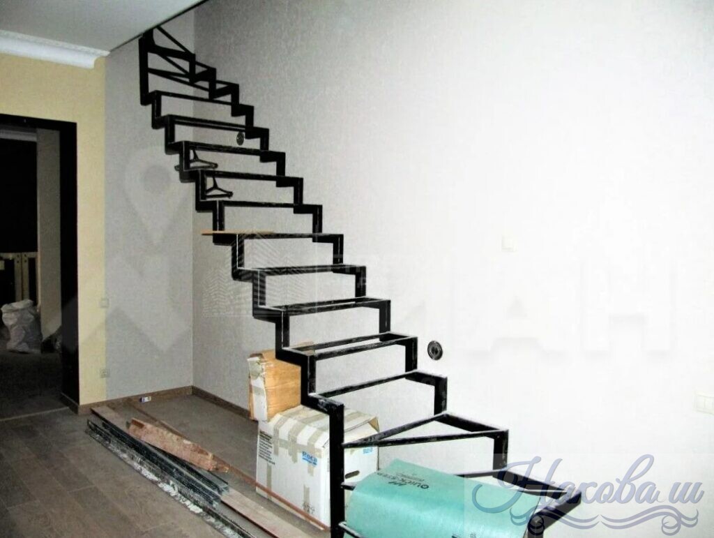 Металлокаркас лестницы с забежными ступенями фото от Наковали спиральная
