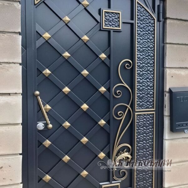 Кованая калитка с решетками и декоративными вставками, черного цвета с золотом