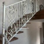 Кованые перила для лестницы на второй этаж, с деревянным поручнем, фото4