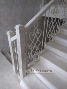 Кованые перила для лестницы Кованые перила для лестницы, бесконечность, белые