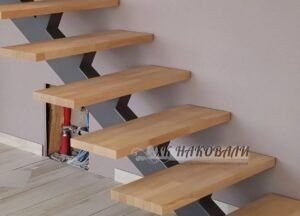 Монокосоур с площадкой 3-artguru Лестница на металлокаркасе на монокосоуре с площадкой и деревянными ступенями от ХК Наковали 3